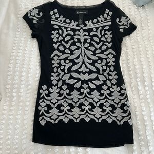 Beautiful black and white classic top by International Concepts, Size S